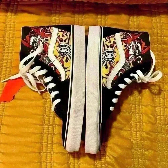 NWT Vans Sk8-Hi Santa Flame Christmas Skateboarding Shoe Women’s 8, Men’s 6.5 - Picture 6 of 8